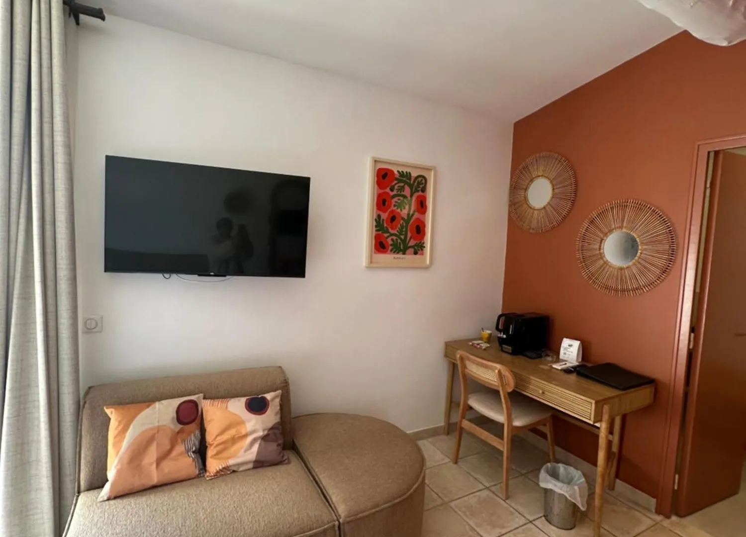 מלון גורדס Mas Des Romarins, The Originals Relais 3*,  צרפת